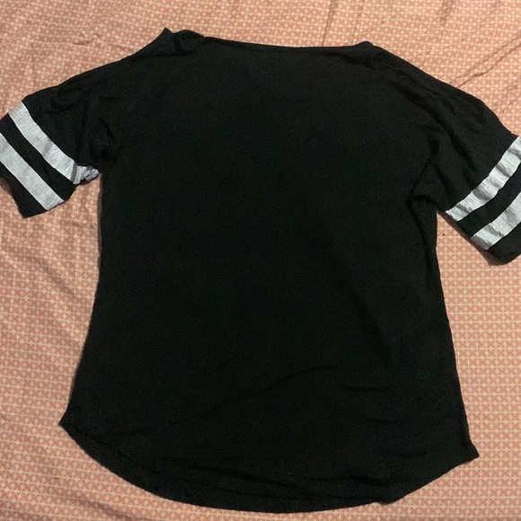 Regular Tee - Picture 2 of 4